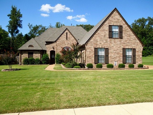 1st image of 120 Riverdale Dr