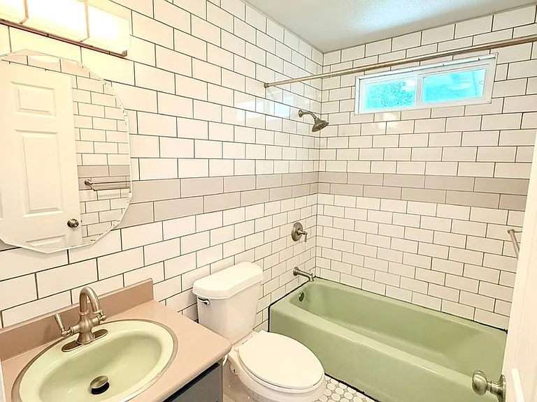 403 Veterans Ave — Photo 9