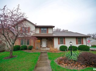 6511 N Idlewhile Dr, Peoria, IL 61615