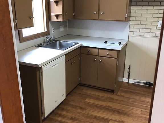 5th image of 708 Custer Dr
