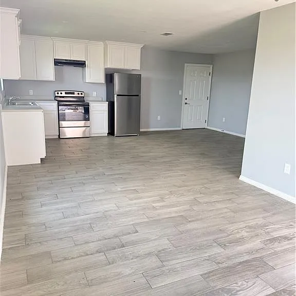 436 E Acacia St — Photo 2