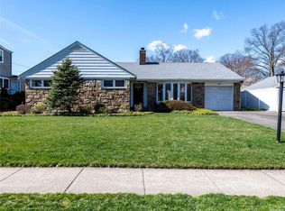 19 Evelyn Rd, Port Washington, NY 11050