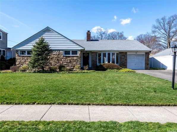 19 Evelyn Road, Port Washington, NY 11050