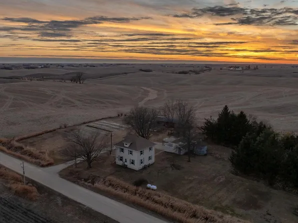 1015 Washington Ave, Bennett, IA 52721