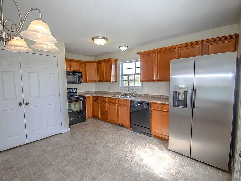 955 Russet Dr — Photo 4