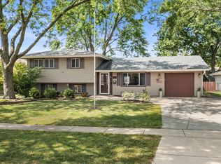 410 Andrew Ln, Schaumburg, IL 60193
