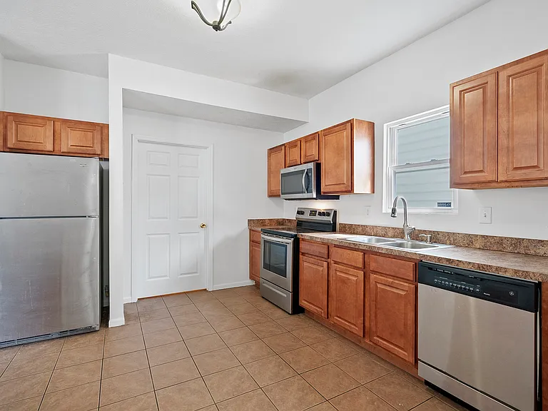 4035 Redroyal Ave — Photo 18