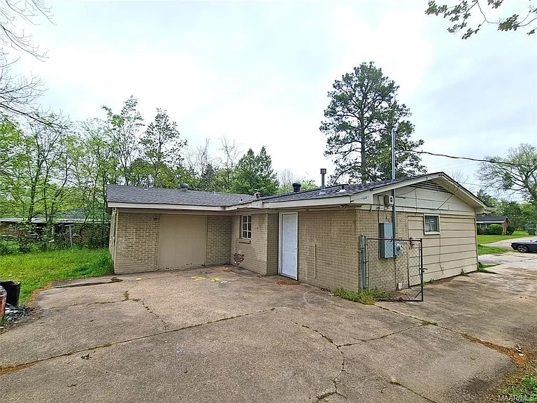 1220 Lynwood Dr — Photo 17