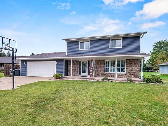 3rd image of 2153 Balsam Way