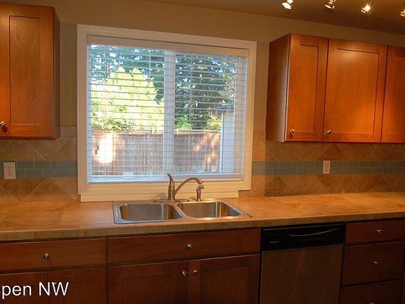 3rd image of 633 189th Street Ct E
