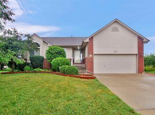 325 N Crest Cir, Wichita, KS 67206