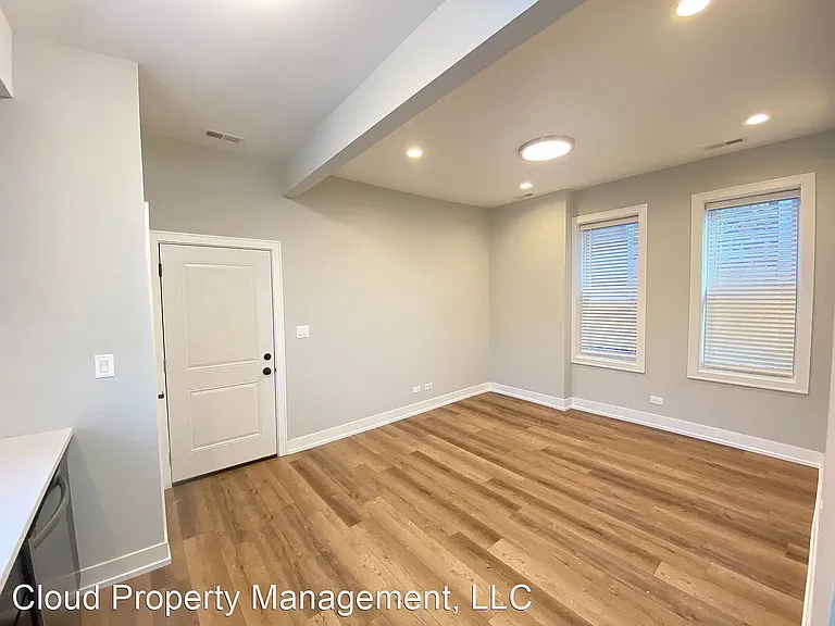 2542 S Albany Ave #1R — Photo 12