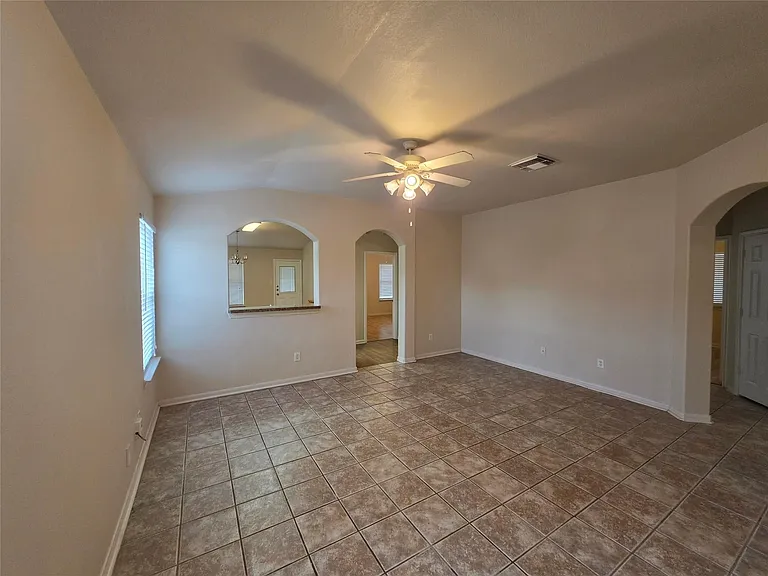 2403 Pinpoint Dr — Photo 4
