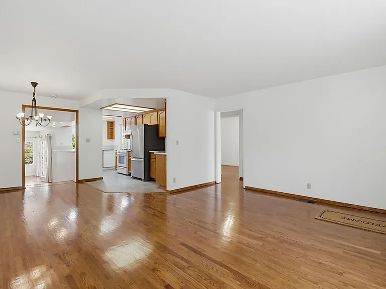 7134 Hybeth Dr — Photo 9