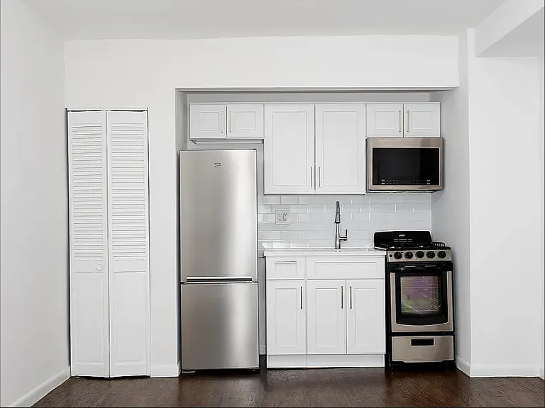 32 Cornelia St #56 — Photo 3