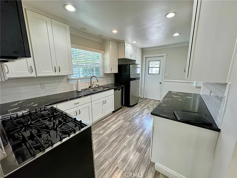 436 N Washington Ave — Photo 8