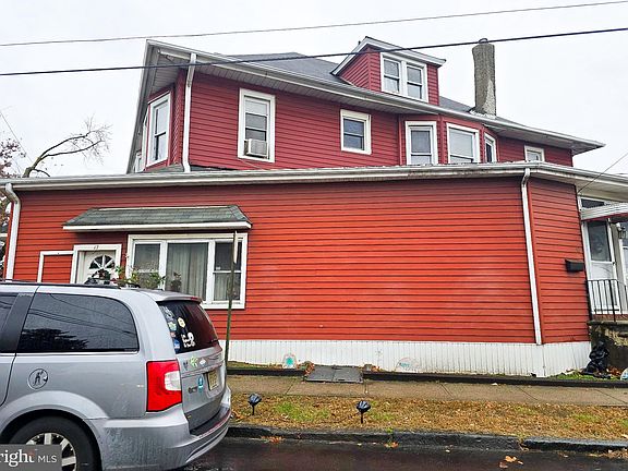 4th image of 17 N Brown St