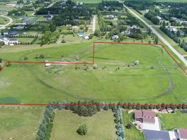 7714 41st St NE, Bismarck, ND 58503