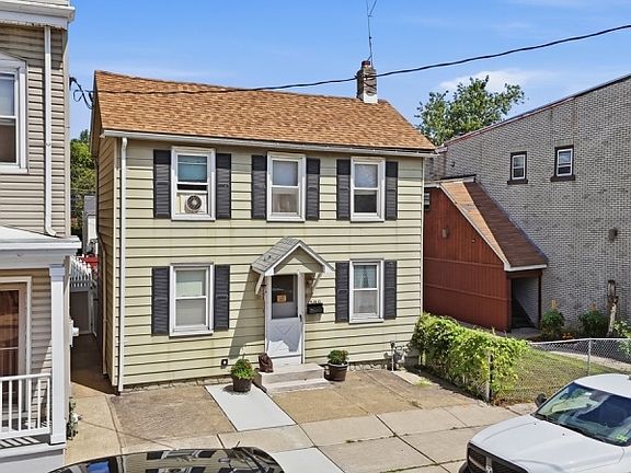 3rd image of 589 S Main St