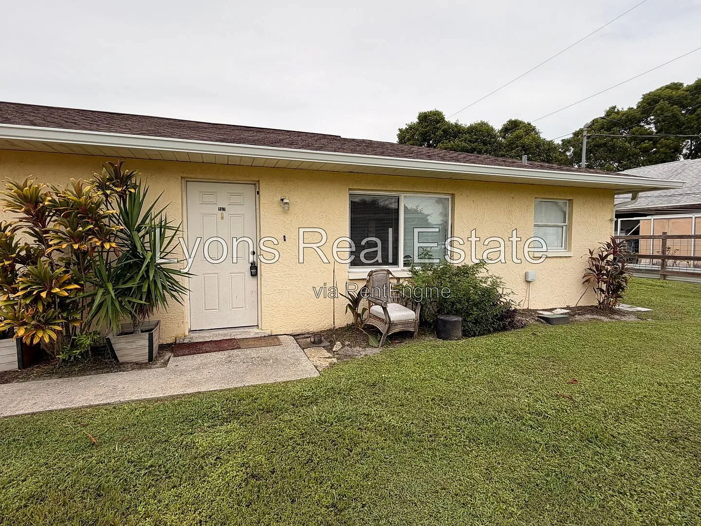 2 bed, 1.0 bath, 870 sqft, $1,095 — Photo 1