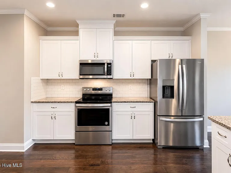 5105 Heathbrook Dr — Photo 2