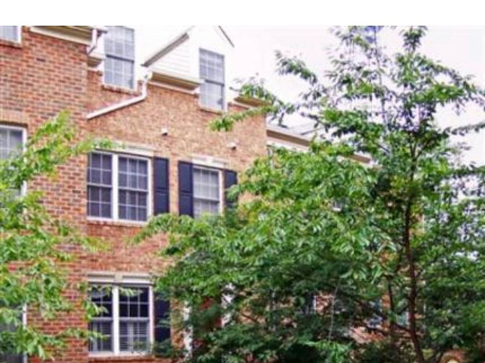 1st image of 2304 N Greenbrier Ct