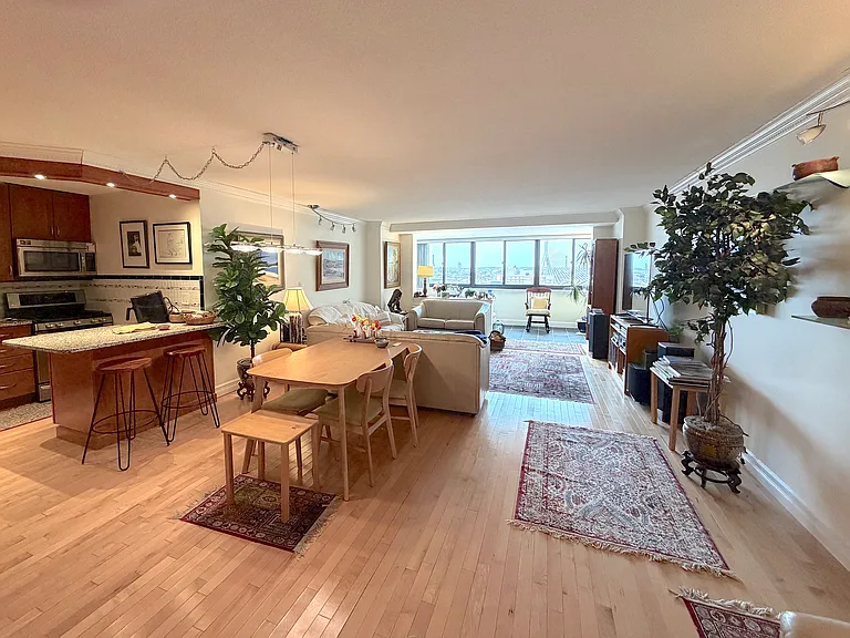 2 Hawthorne Pl #15D — Photo 4