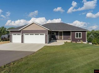 6113 Shamrock Dr, Madison Lake, MN 56063