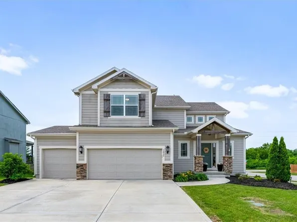 1825 SW Merryman Dr, Lees Summit, MO 64082