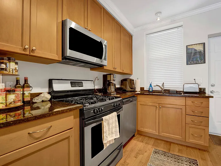 1149 W Cornelia Ave #1 — Photo 6