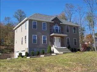 94 Robinson Ln, Wappingers Falls, NY 12590