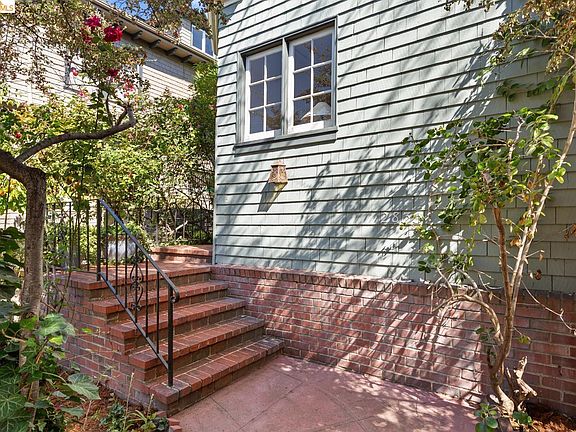 3rd image of 2833 Regent St