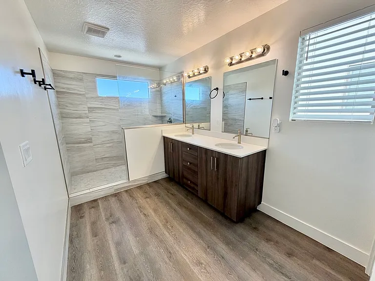 2375 E Luciano Ln — Photo 26