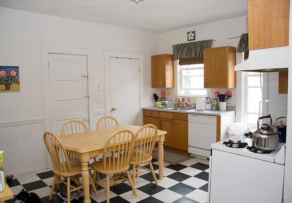 2nd image of 53 Parker St #2