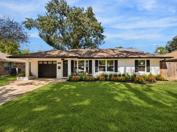 2214 Bron Holly Dr, Houston, TX 77018