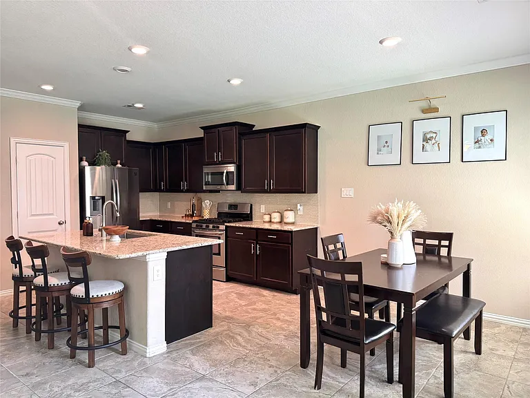 718 S Chamfer Way — Photo 3