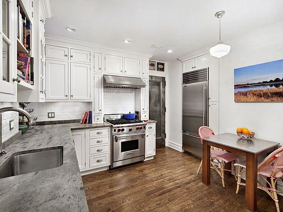 3rd image of 114 E 84th St APT 2D