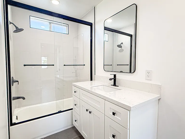 331 W Windsor Rd #6 — Photo 7