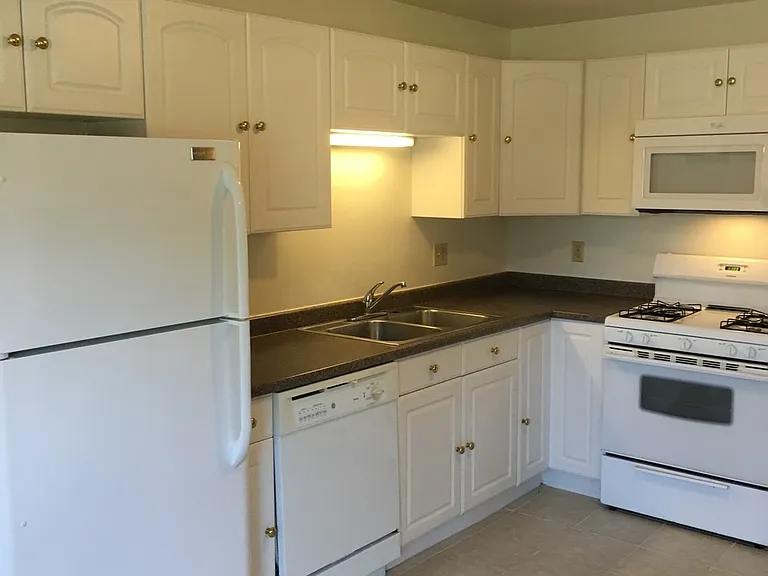 604 W 5th St #TOWNHOUSE — Photo 5