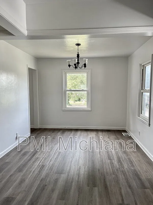 3 bed, 1.0 bath, $1,350 — Photo 2