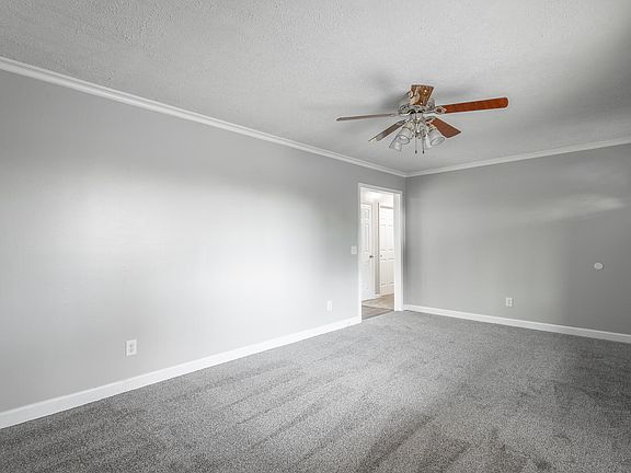 5th image of 134 Laurelwood Cir