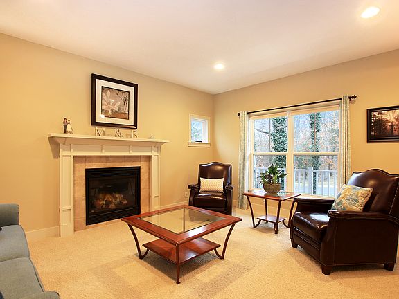 3rd image of 6287 Hawthorne Ct