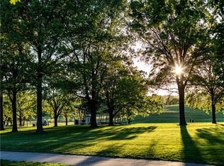 9344 Juniper Reserve Dr, Prairie Village, KS 66207