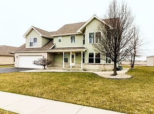438 Locust Ln, Peotone, IL 60468
