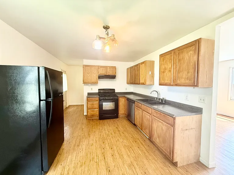 103 N Kelly Ave — Photo 4