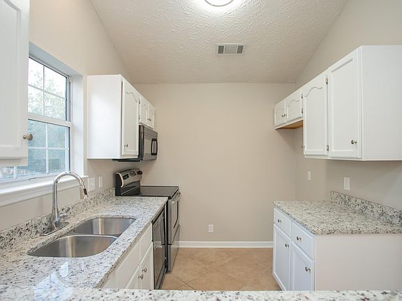 3rd image of 2337 Benay Rd