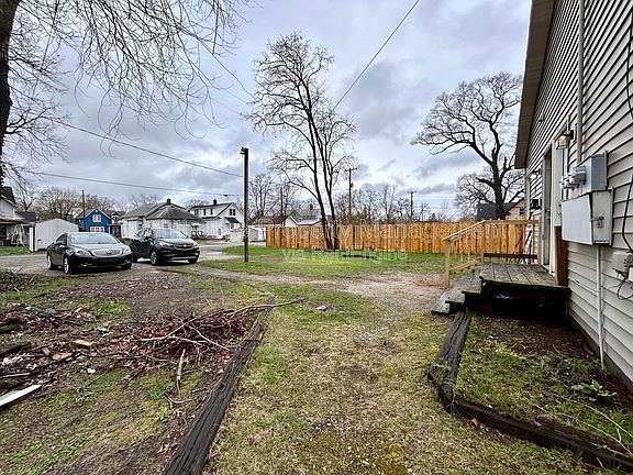 2nd image of 1461 Leahy St #1