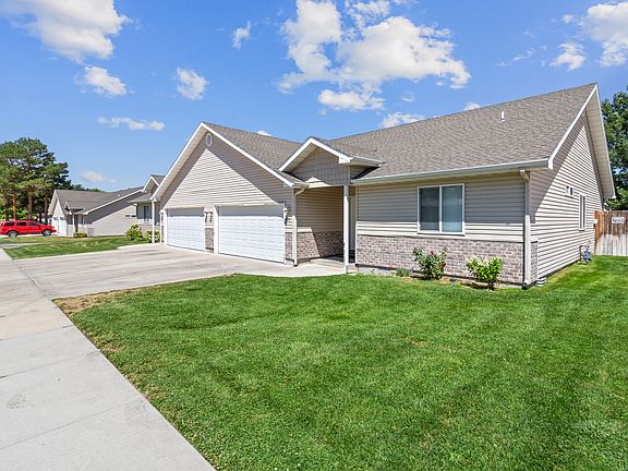 3rd image of 1733 Dora Dr N