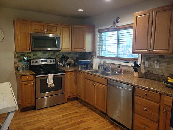 Another view of the BIG kitchen.