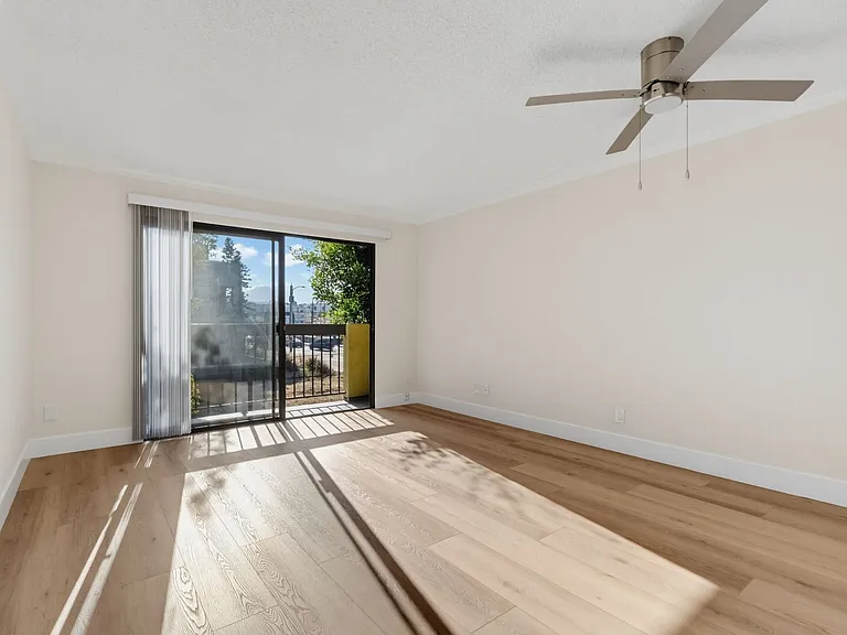 RENOVATED 1 BED 1 BATH - UNIT #109